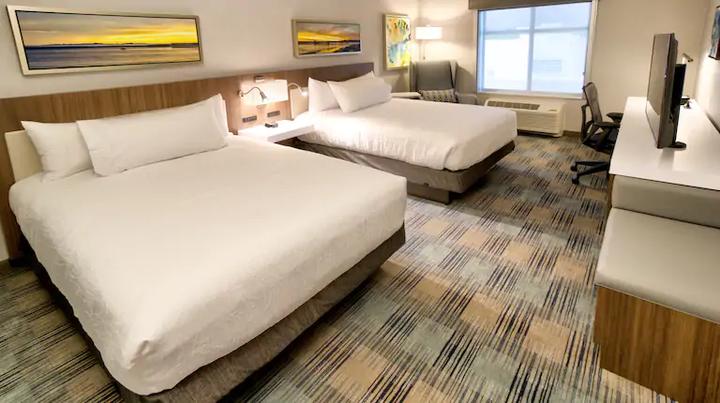 Room with two beds at a hotel in Santa Barbara