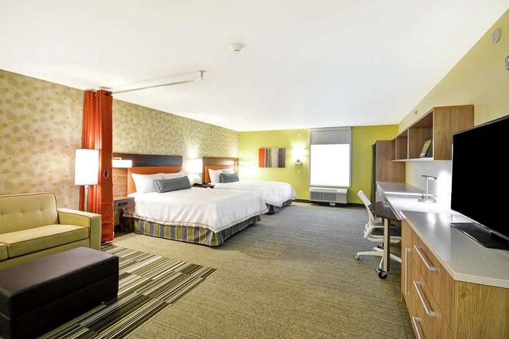 Room with two beds at a hotel in Ellsworth, Maine