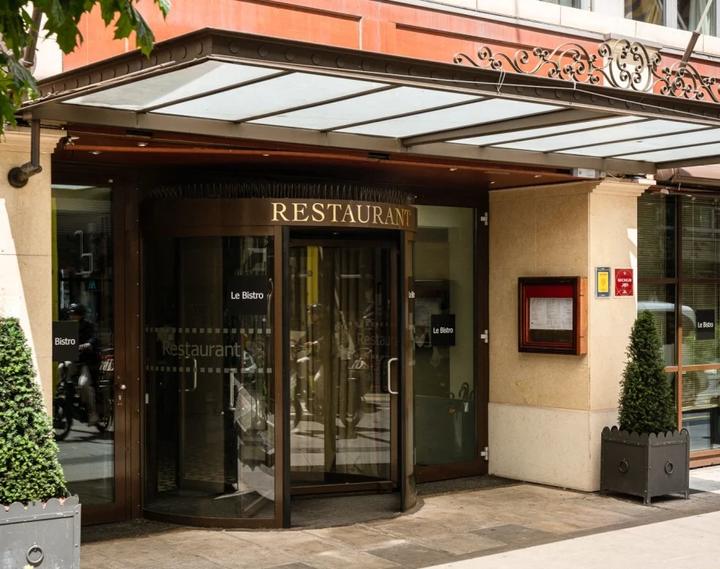 Hotel entrance in central Geneva