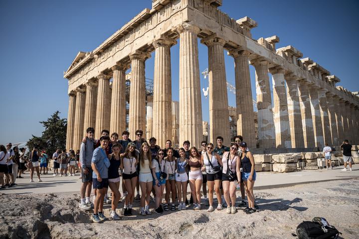 A big group of teens in front of the Parthenon in Athens