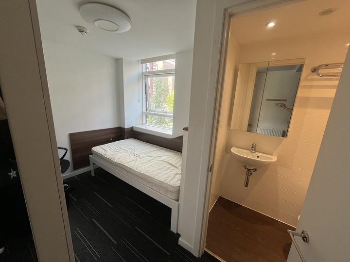 Single room with en-suite bathroom